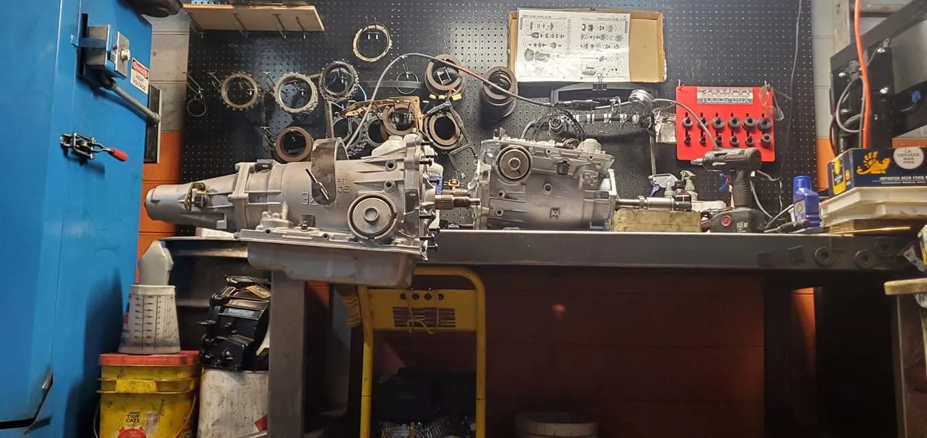 Multiple transmission units on a professional repair workbench
